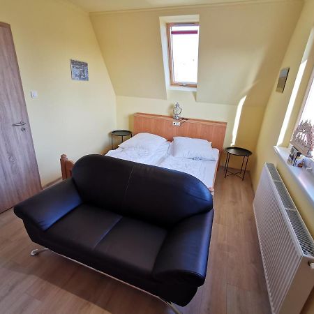 Keresz Panzio Bed and Breakfast Martely Exteriör bild