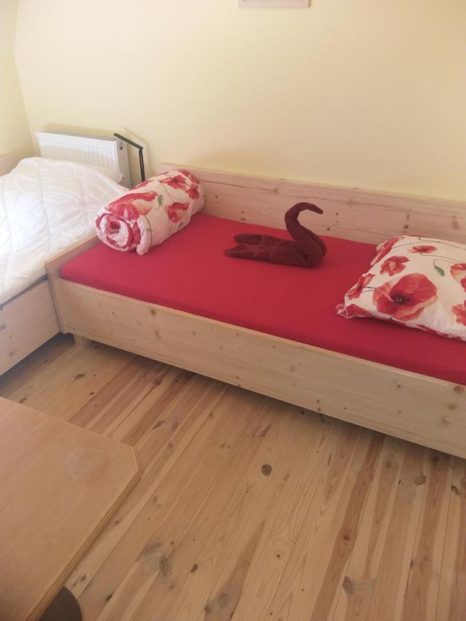 Keresz Panzio Bed and Breakfast Martely Exteriör bild